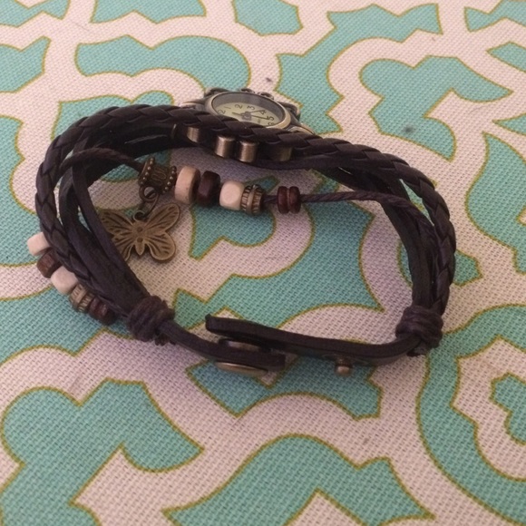 Button on watch - Picture 2 of 2