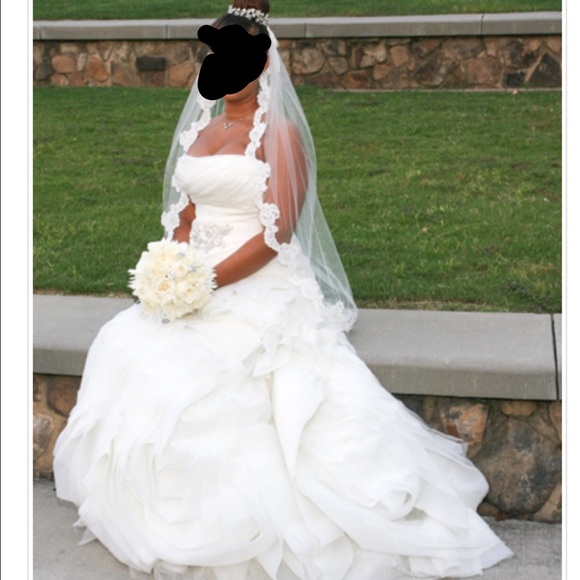 Vera Wang size 12 Ivory wedding dress - Picture 3 of 4
