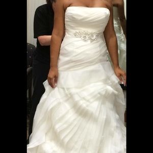 Vera Wang size 12 Ivory wedding dress