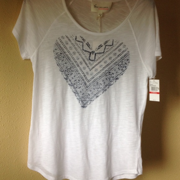 Two by Vince Camuto Heart Tee - Picture 1 of 1