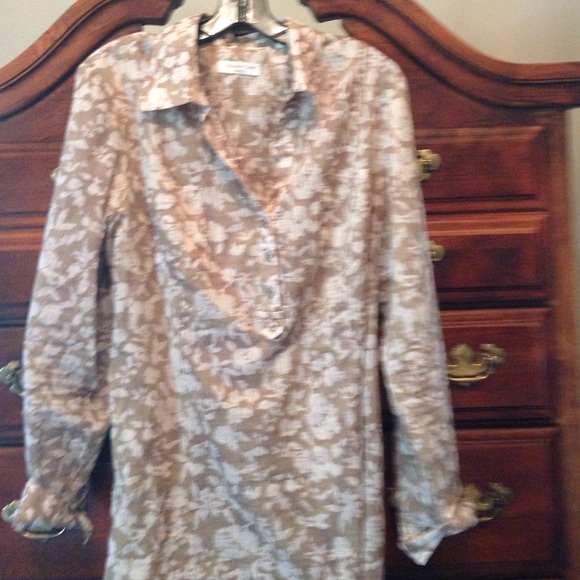 Tunic mid-thigh length - great layered piece