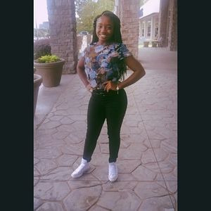 Meet your Posher, Peterra monique