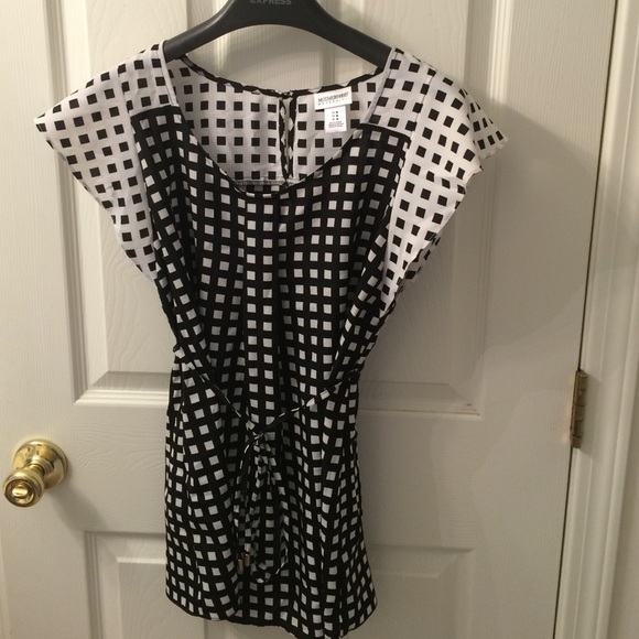 Short sleeve maternity top
