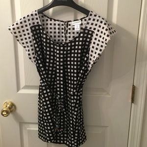 Short sleeve maternity top