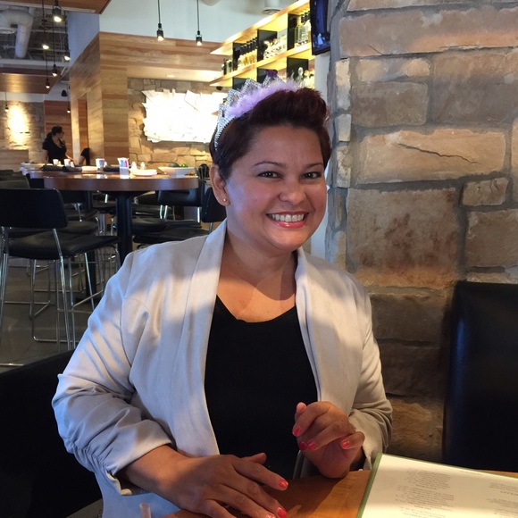 Meet your Posher, Claudia