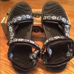 Tiva sandals