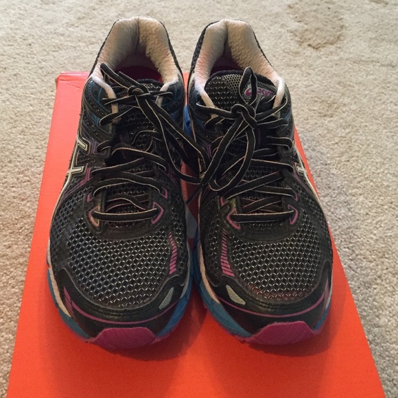 Running shoes - Picture 2 of 3