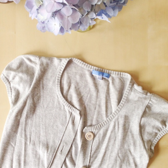 Short sleeve grey cardigan