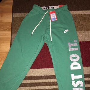 BRAND NEW NIKE SWEATS WITH TAGS