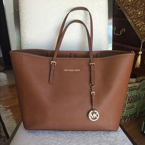 Michael Kors Jet Set Tote