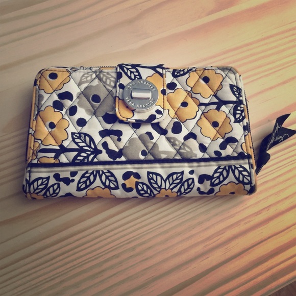 Vera Bradley Turn-Lock Wallet! 💛