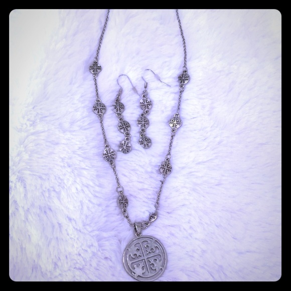 18" Necklace & Earrings