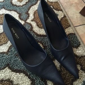 Navy dress pump