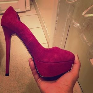 Bakers cranberry suede pump