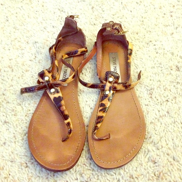 Steve Madden leopard thongs