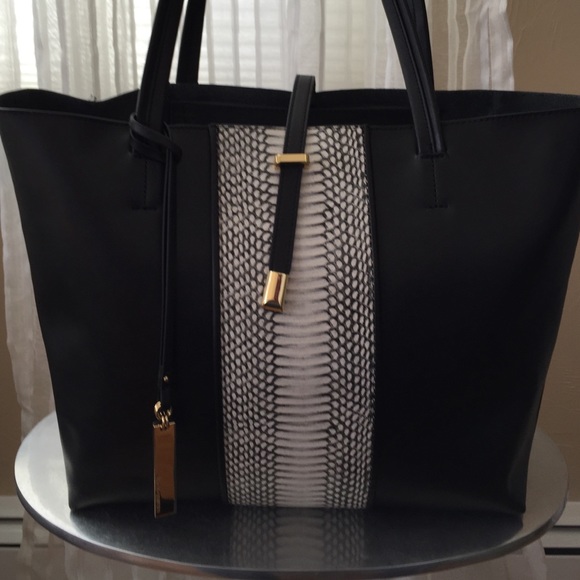 Vince Camuto Handbags - 😍HOST PICK! Vince Camuto leather tote! 😍😍😍👍🏼
