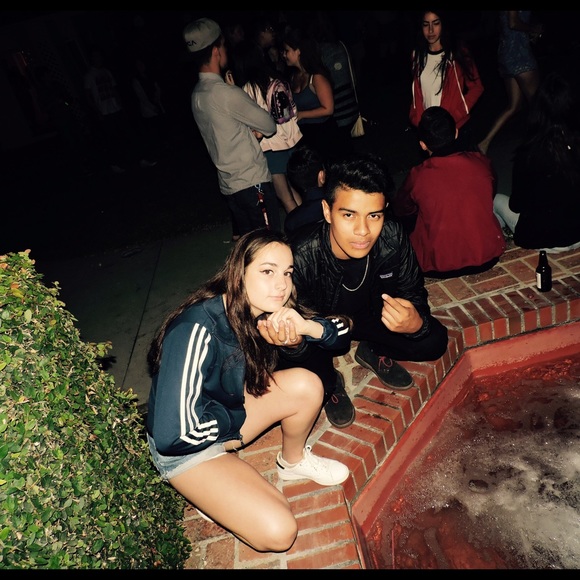 MEET YOUR POSHER - Picture 2 of 4