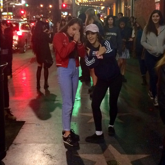 MEET YOUR POSHER - Picture 3 of 4