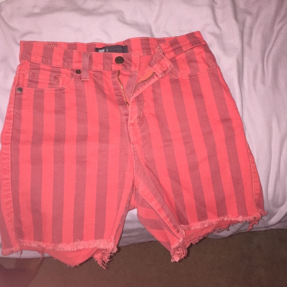 Levi cut off shorts
