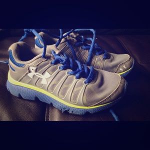 Boys Under Armour size 13 youth