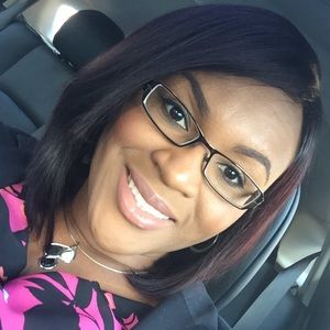 Meet your Posher, Lorrin