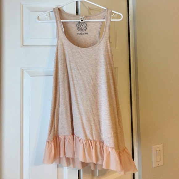 High low ruffle bottom top