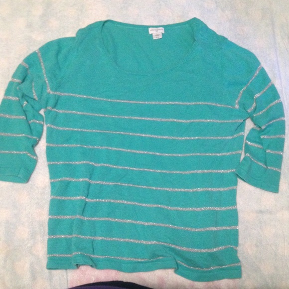Turquoise 3/4 sleeve.