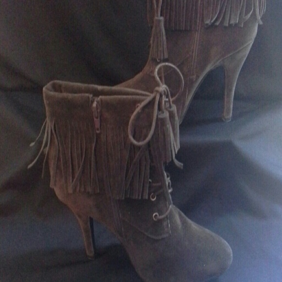Size 7 Brown Suede Fringe 4inch Heel Boot
