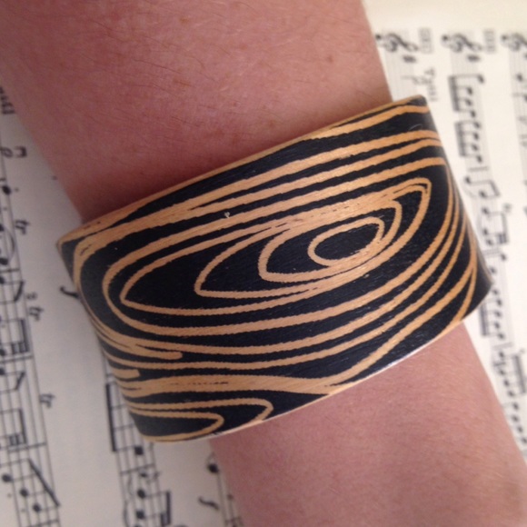 Sold in bundle !! tivi wooden bangle bracelet - Picture 3 of 4