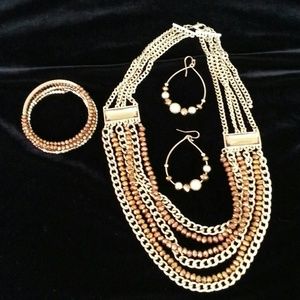 Lovely Necklace Set.