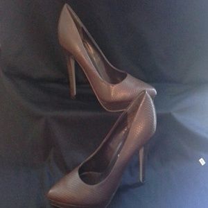 Size 7.5 Brown 5inch Pumps w 1inch Platform