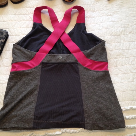 LULULEMON top 12 VGUC SOLD VIA FB FOR $32 shipped