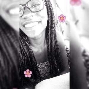 Meet your Posher, Yolande