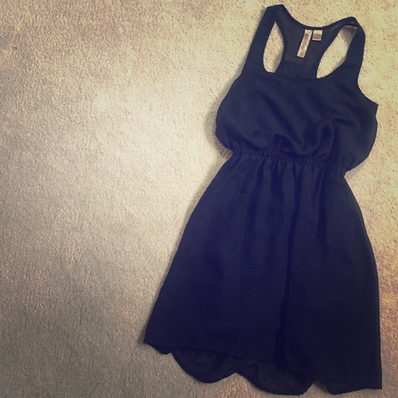 Flowy simple black dress