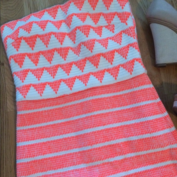 NWT Bebe high-quality coral Ivory print dress - Picture 2 of 3