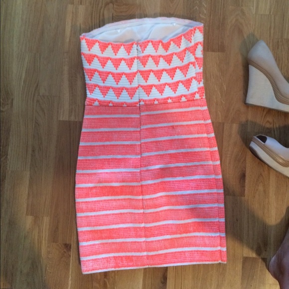 NWT Bebe high-quality coral Ivory print dress - Picture 3 of 3