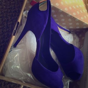 Royal blue heels!