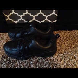 NWOT server non slip shoes black