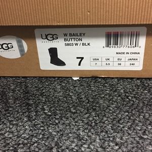 Black bailey button UGGS