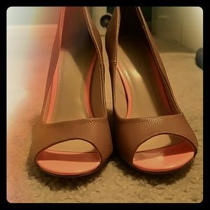 Express tan & peach heels !
