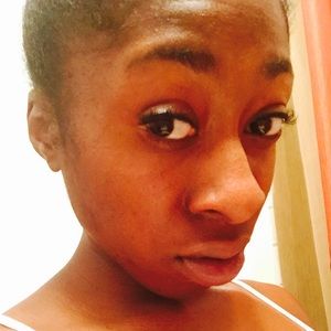 Meet your Posher, Alexis