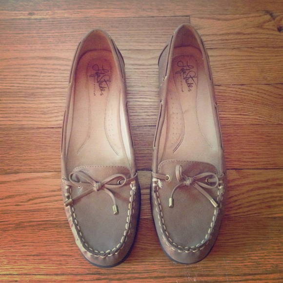 Neutral loafer to compliment casual fall days
