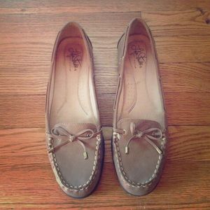 Neutral loafer to compliment casual fall days
