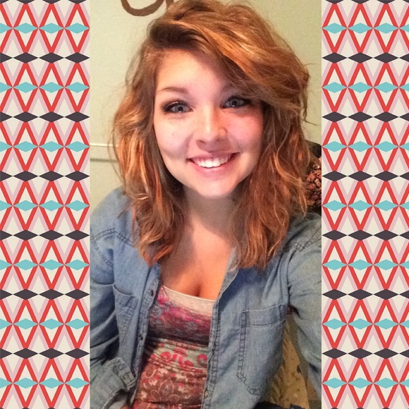 Meet your Posher, Courtney - Picture 1 of 1