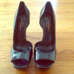 Sexy peep toe black paten leather platform heels!