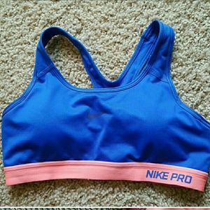 Nike bra fir hoodsass