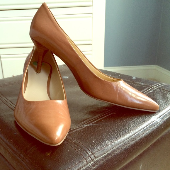 Nine West tan heels