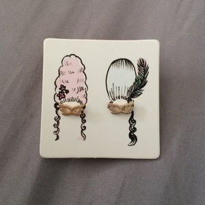 Beautiful gold colored masquerade earrings!