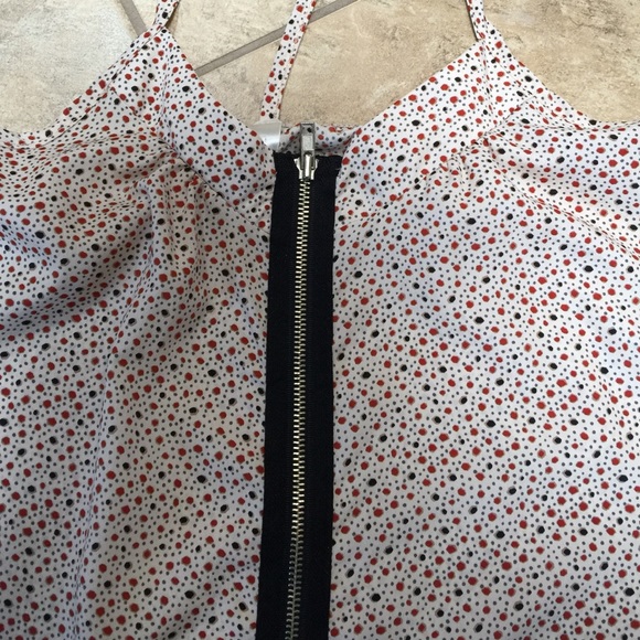 Cute blouse size Medium - Picture 2 of 4
