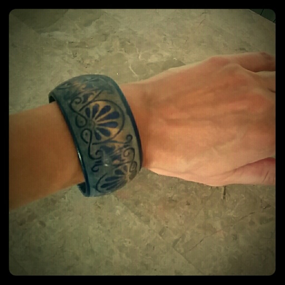 Blue wooden bracelet
